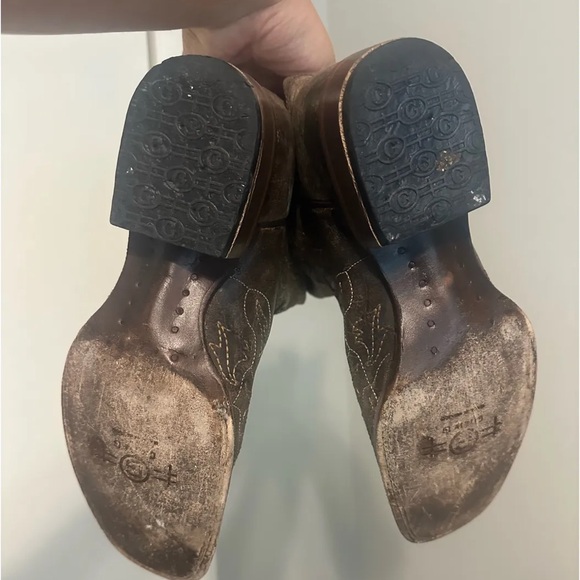 Circle G brown Leather Cowboy Boots - Picture 6 of 9